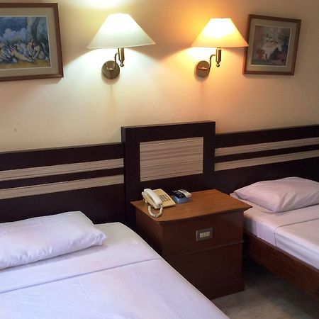 Sri Ratu Hotel 레기안 외부 사진