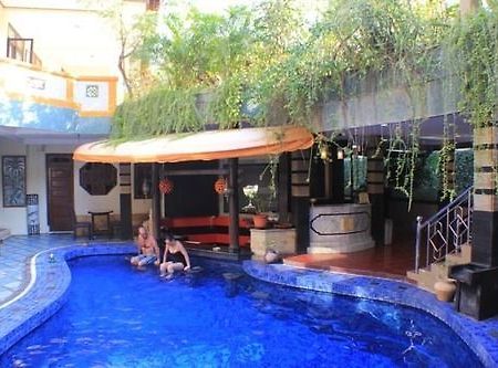 Sri Ratu Hotel 레기안 외부 사진