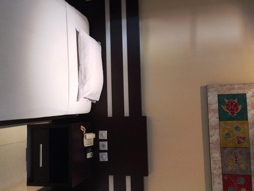 Sri Ratu Hotel 레기안 외부 사진