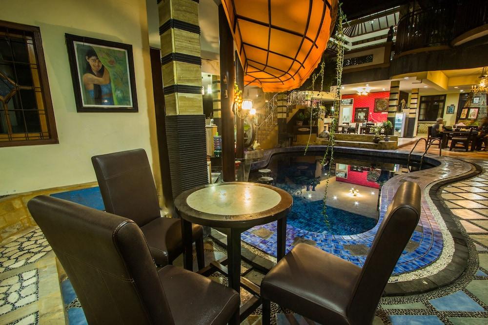 Sri Ratu Hotel 레기안 외부 사진
