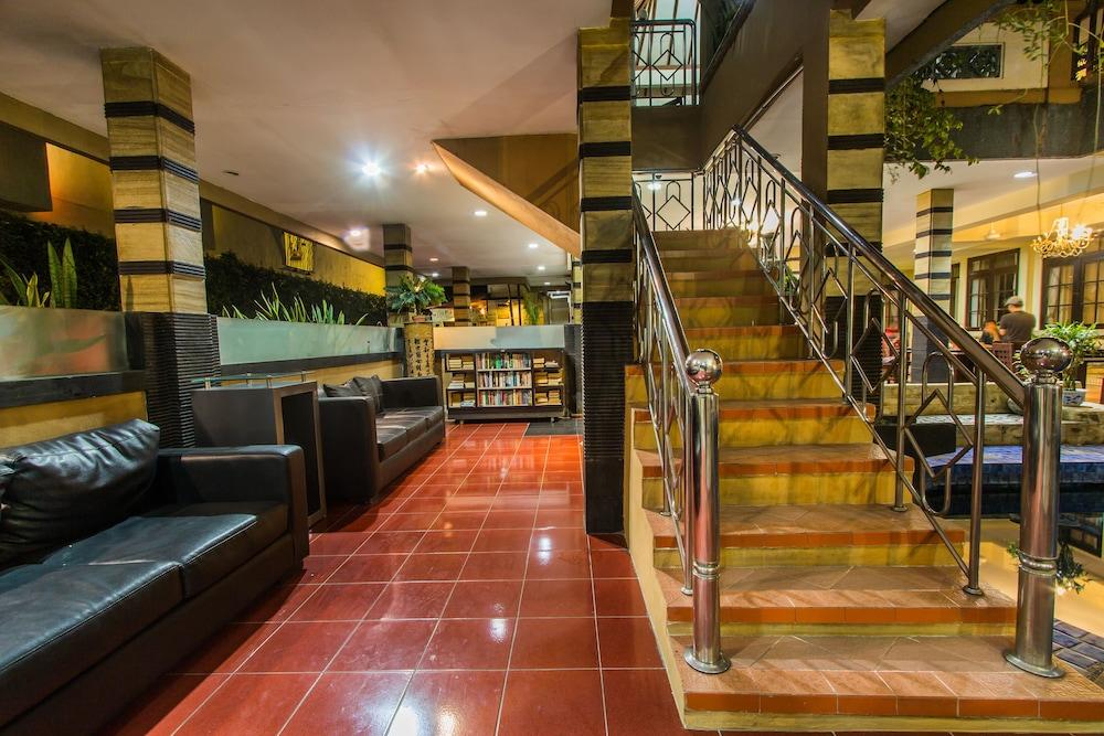Sri Ratu Hotel 레기안 외부 사진