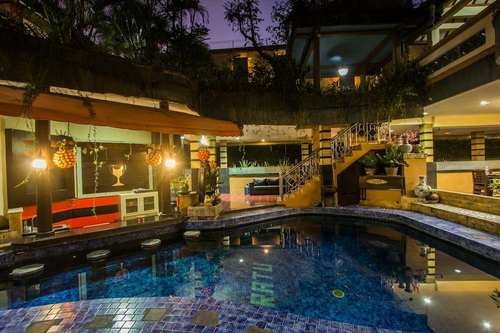 Sri Ratu Hotel 레기안 외부 사진