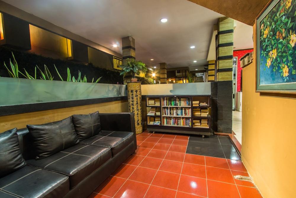 Sri Ratu Hotel 레기안 외부 사진