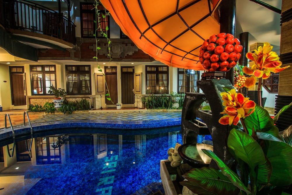 Sri Ratu Hotel 레기안 외부 사진