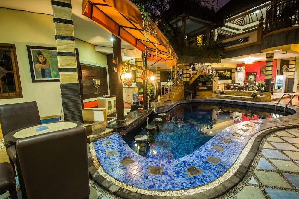 Sri Ratu Hotel 레기안 외부 사진
