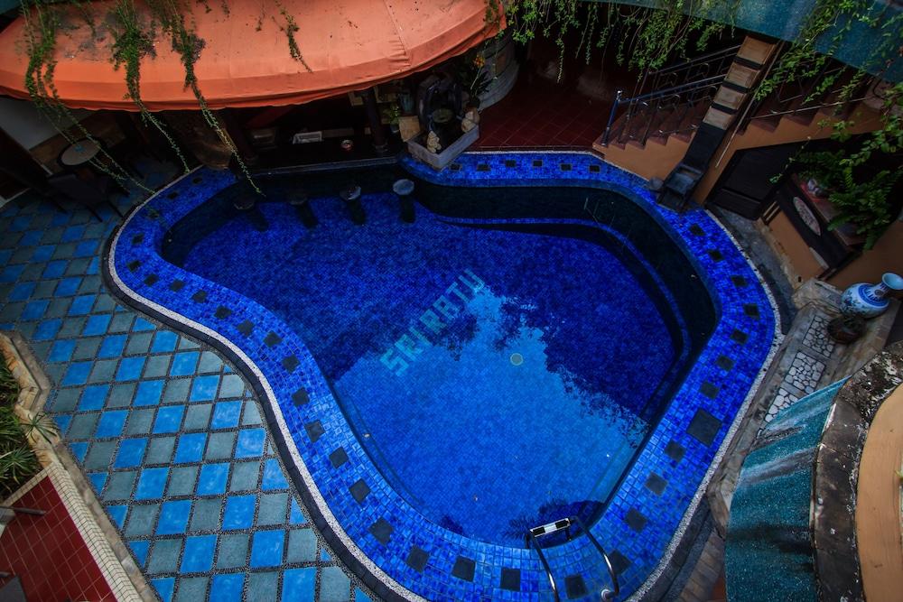 Sri Ratu Hotel 레기안 외부 사진