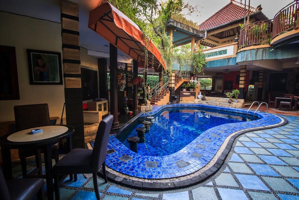 Sri Ratu Hotel 레기안 외부 사진