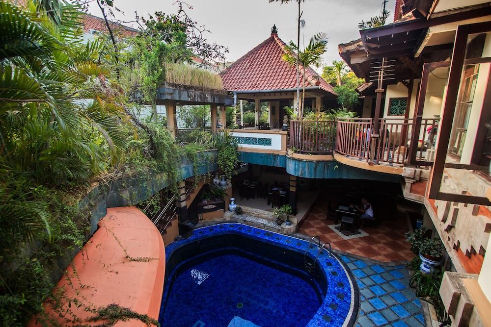 Sri Ratu Hotel 레기안 외부 사진