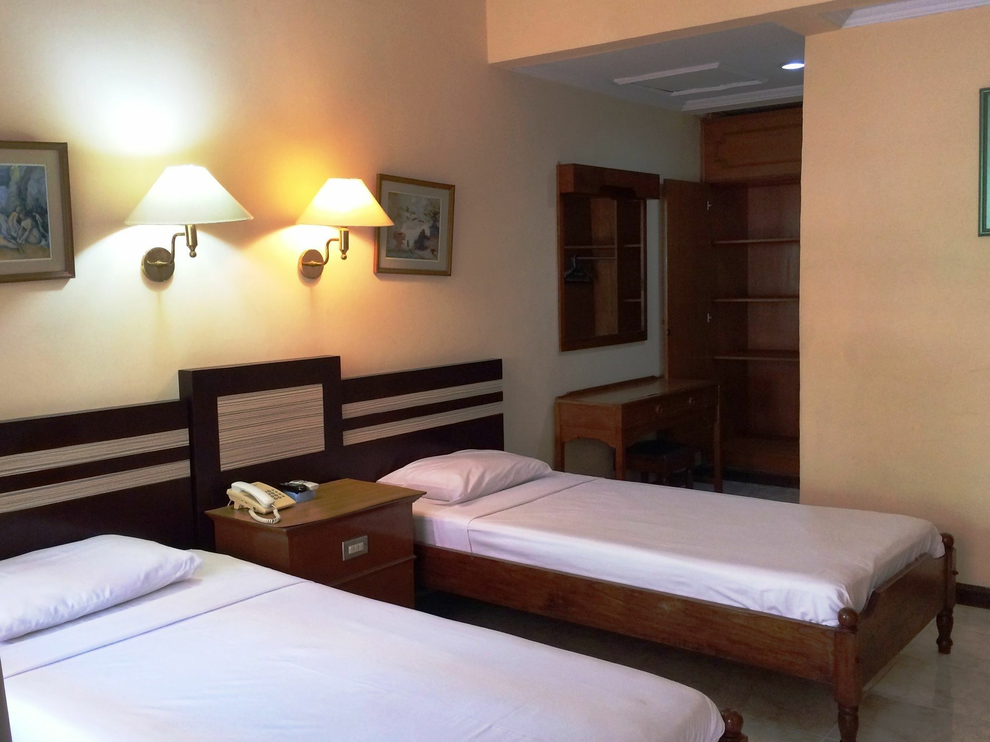 Sri Ratu Hotel 레기안 외부 사진